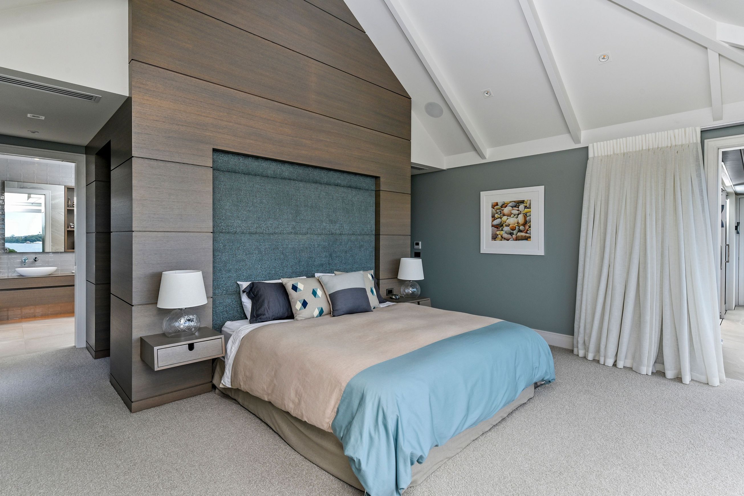 Tables & Bedside Tables