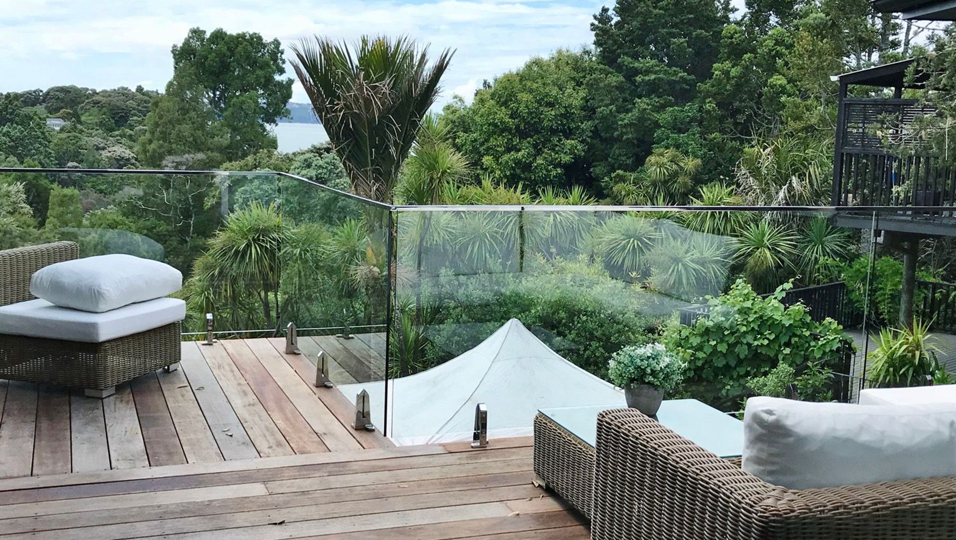 Tanekekaha Road banner