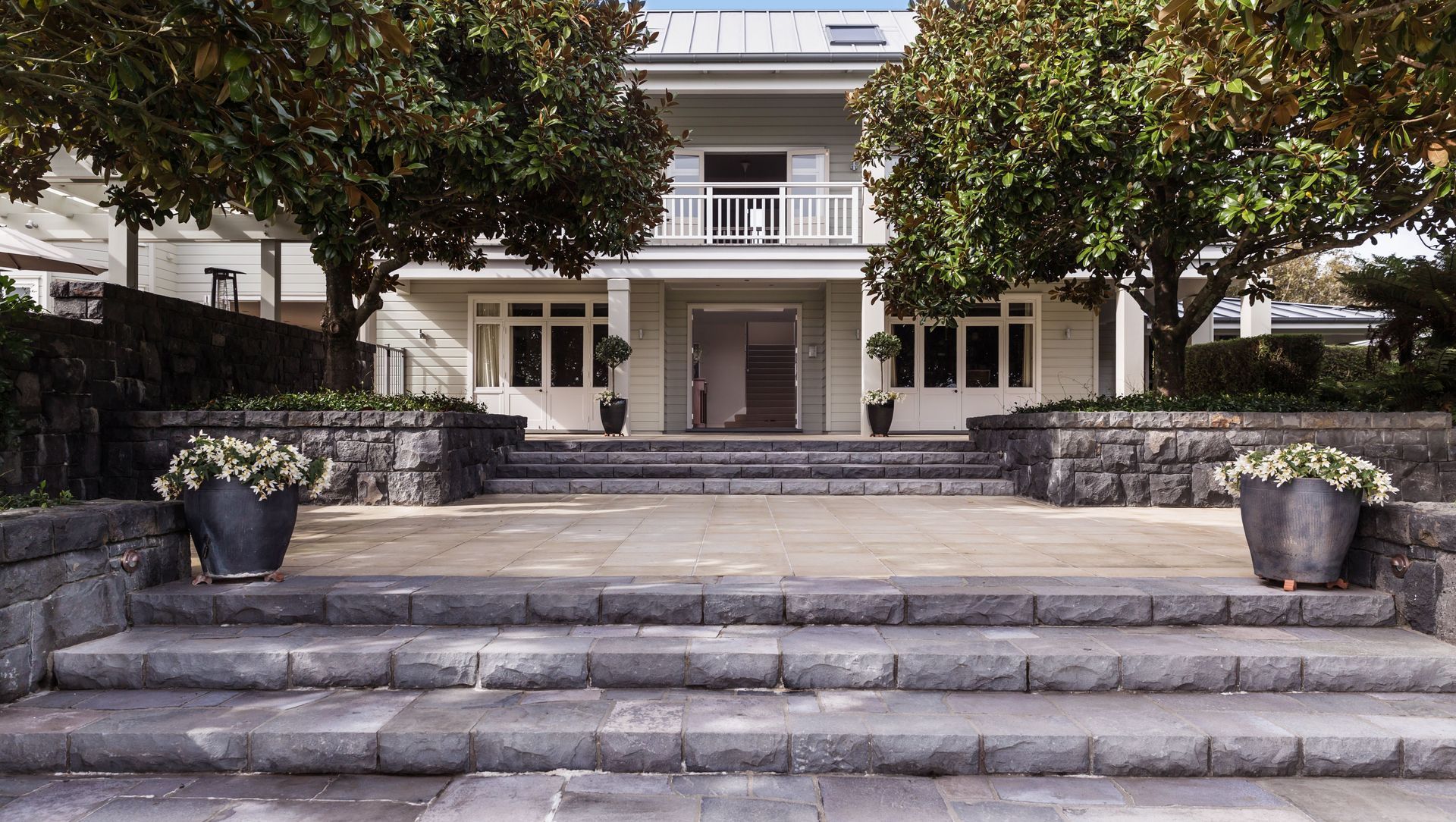 Art Lover l KARAKA banner