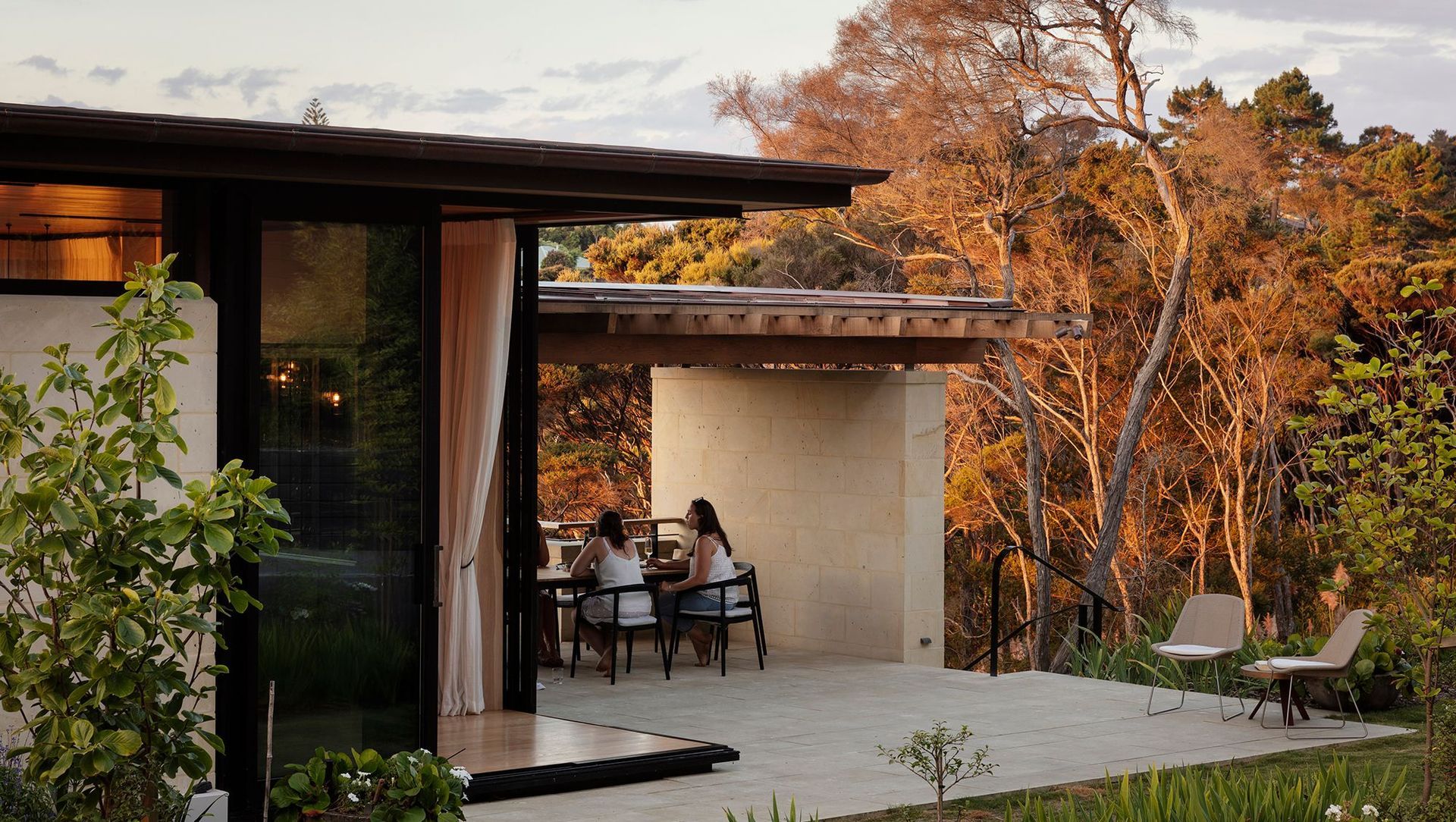 The Knoll: a modernist dream banner