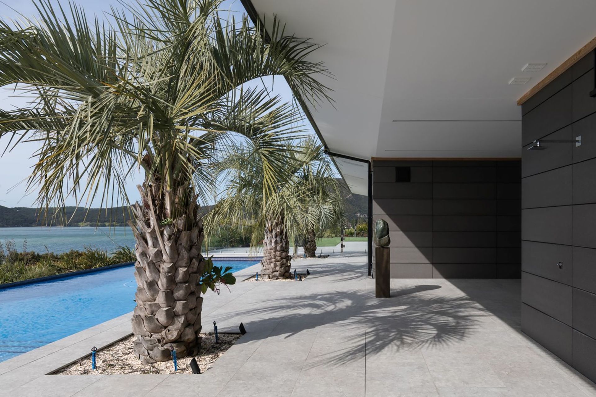 The entrance from the swimming pool features a greenstone or pounamu sculpture that tells the story of the family who live here.