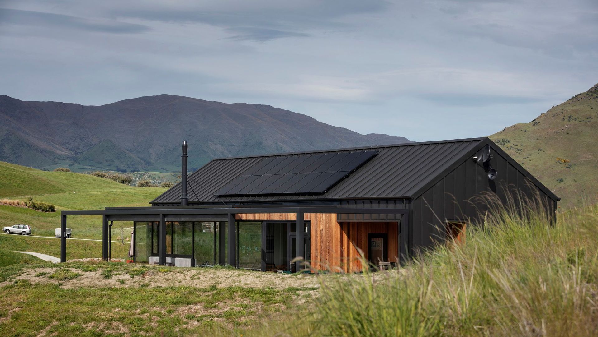 Threepwood Residence banner