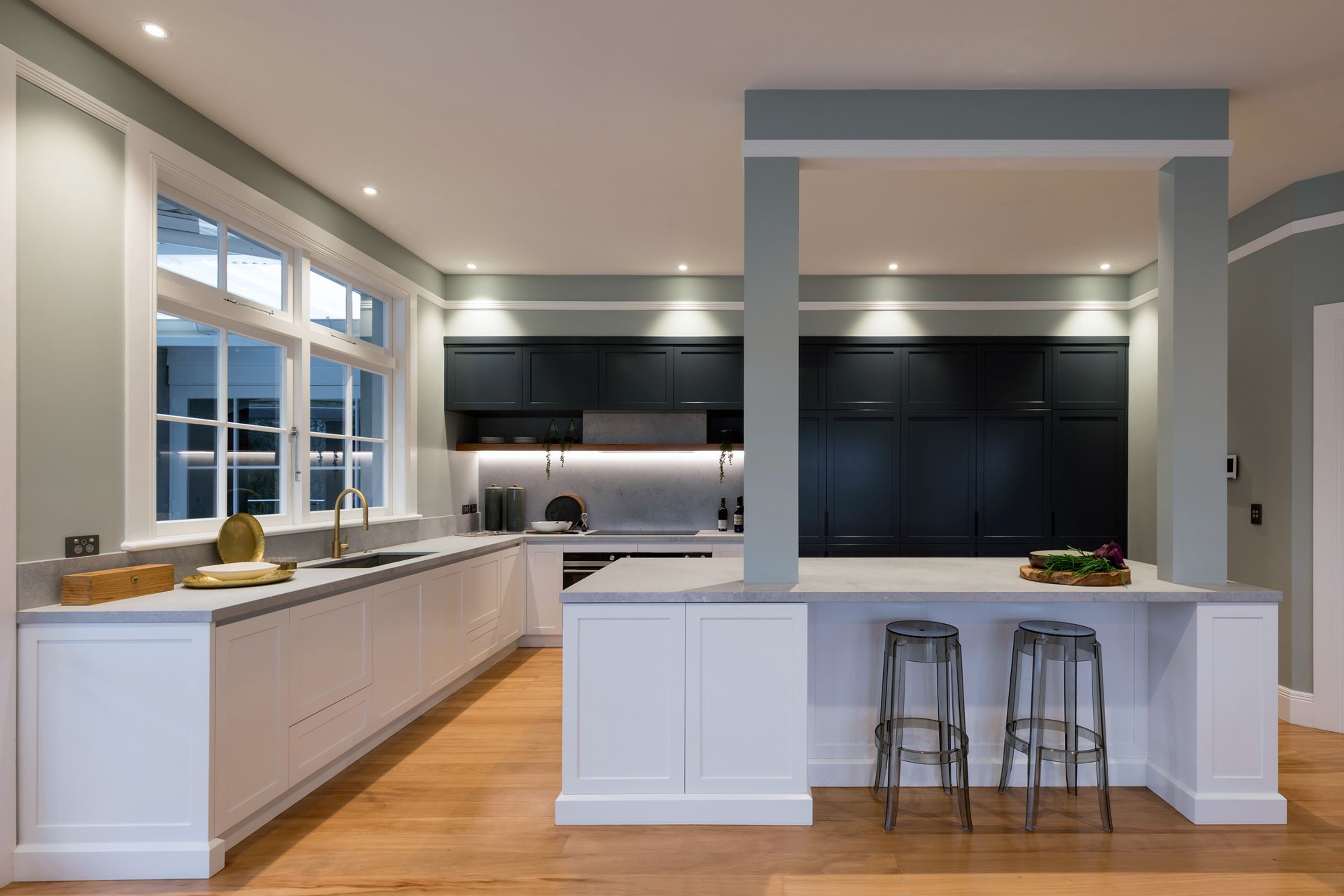 Traditional kitchens