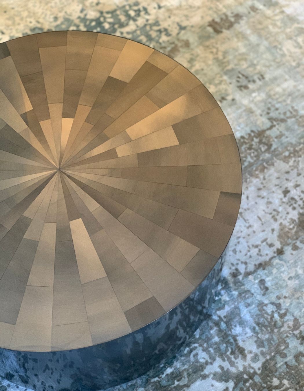 Resin drum coffee table - detailing