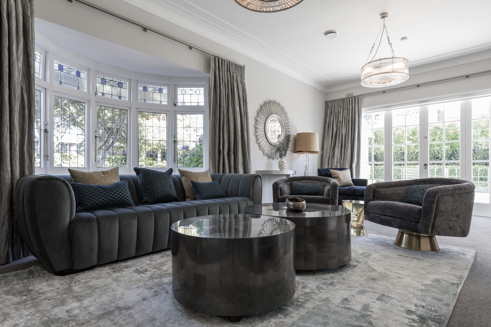 Curves and circles to accesnt the bay window