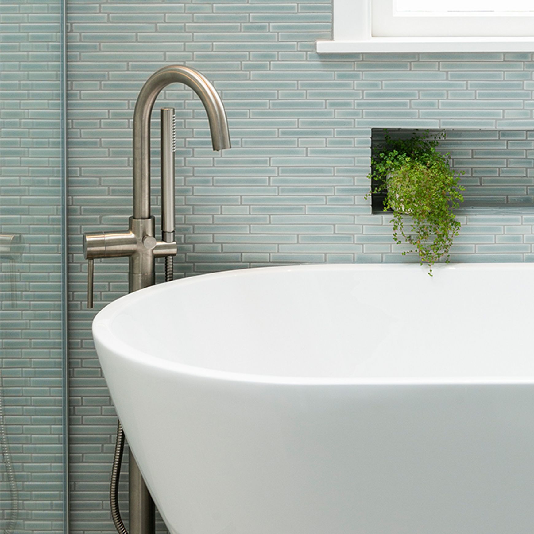 Uno Bath Column With Hand Shower