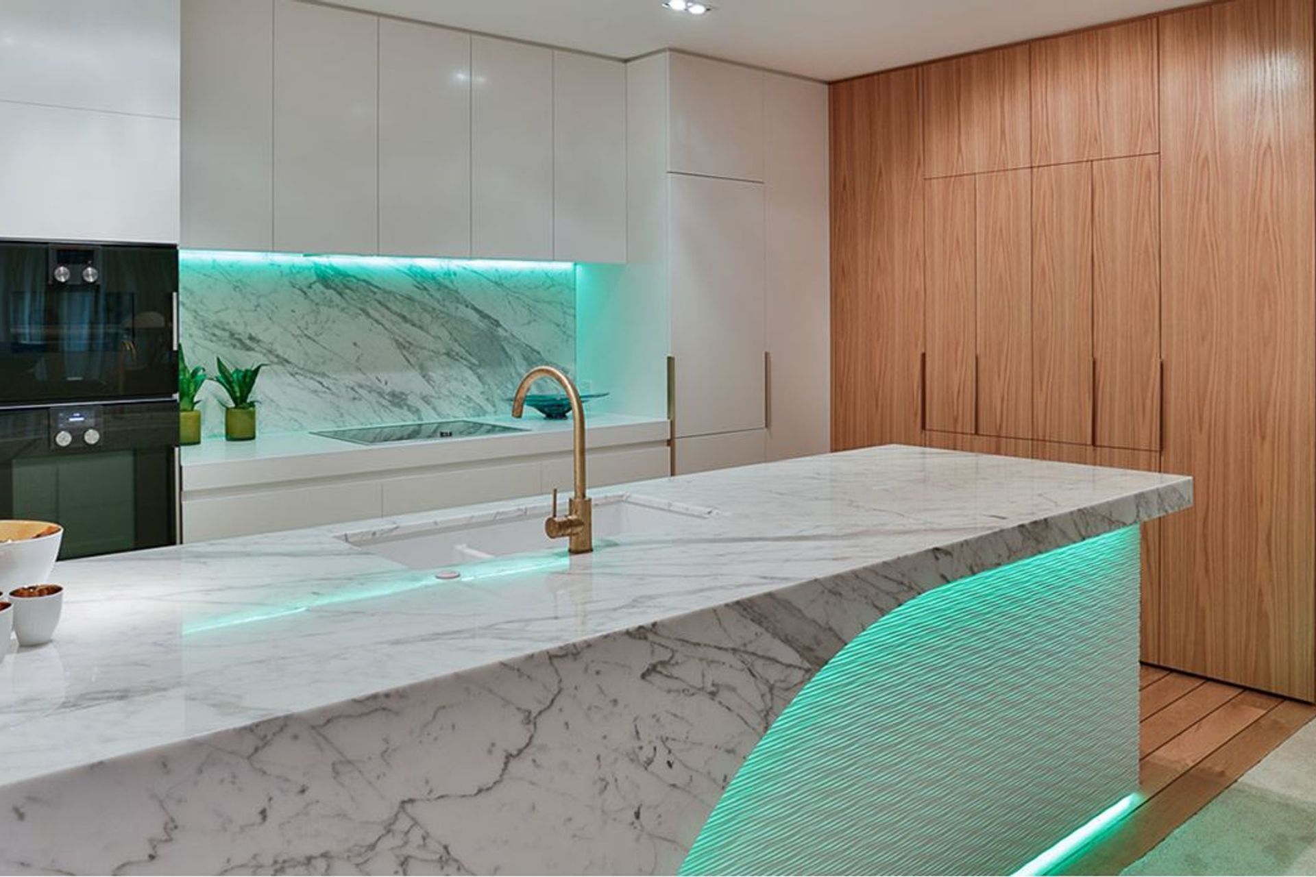 Solid American White Oak with Roasted Oak - Shiplap Flooring - Waterfront Apartment, Princes Wharf