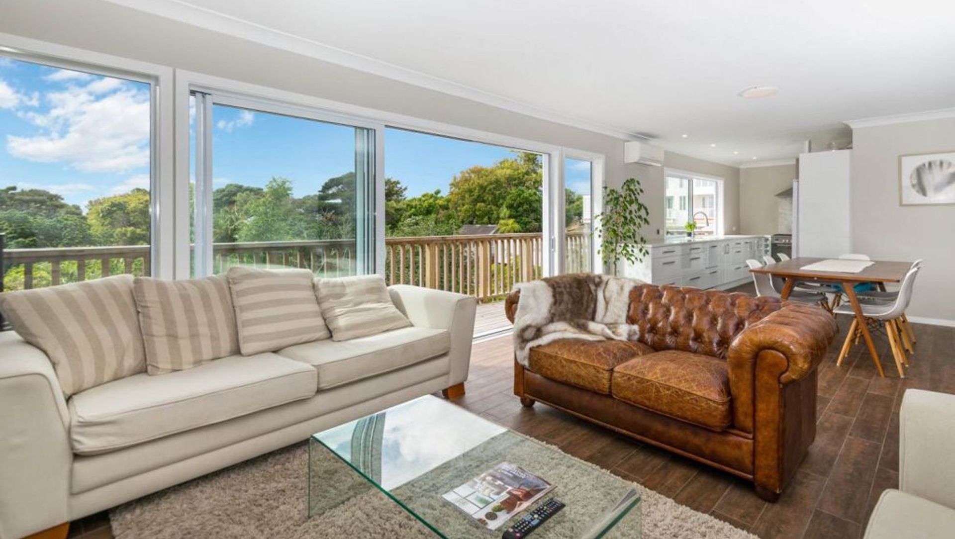 Hinemoa Street, Birkenhead banner