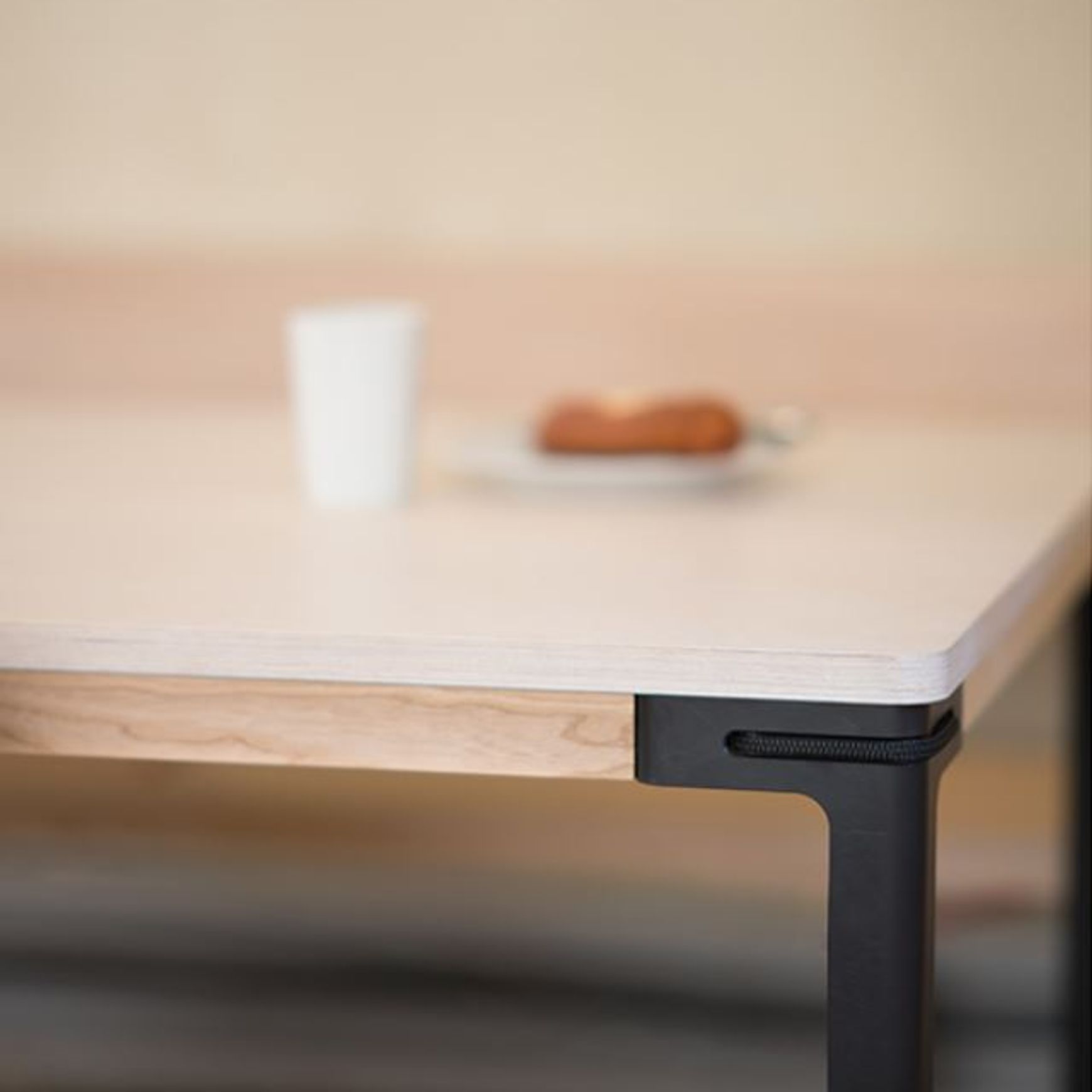 SEILTANZER Table