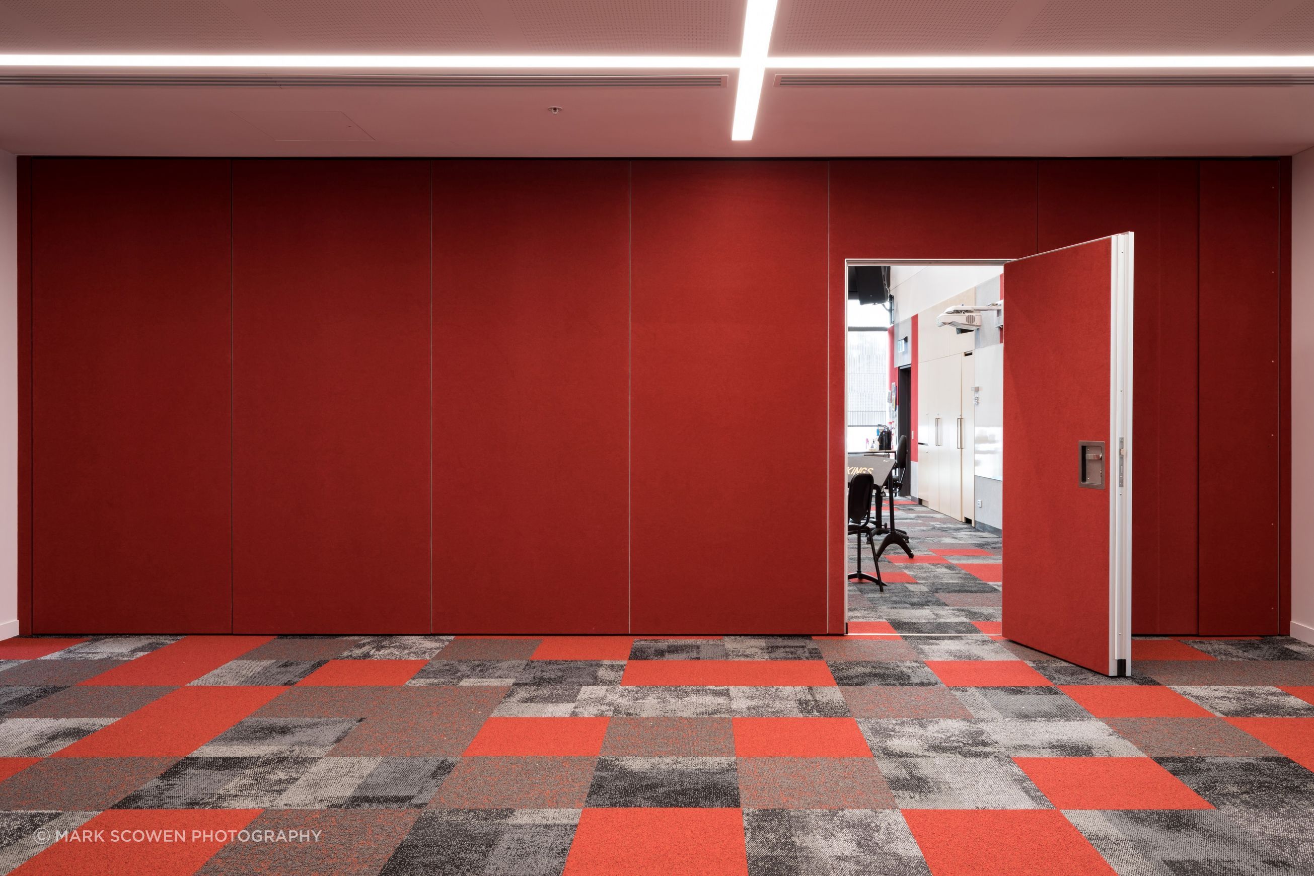 Moveo ComfortDrive - Fully Automatic Operable Wall