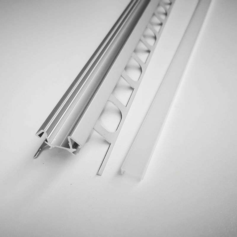 TL002 Trimless Outer Corner Extrusion