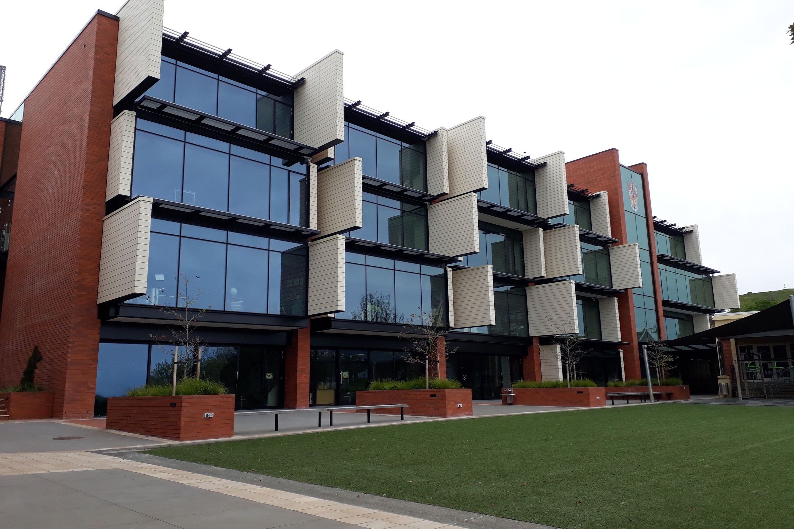 PW1000 4 sided flush glazed unitised curtainwall