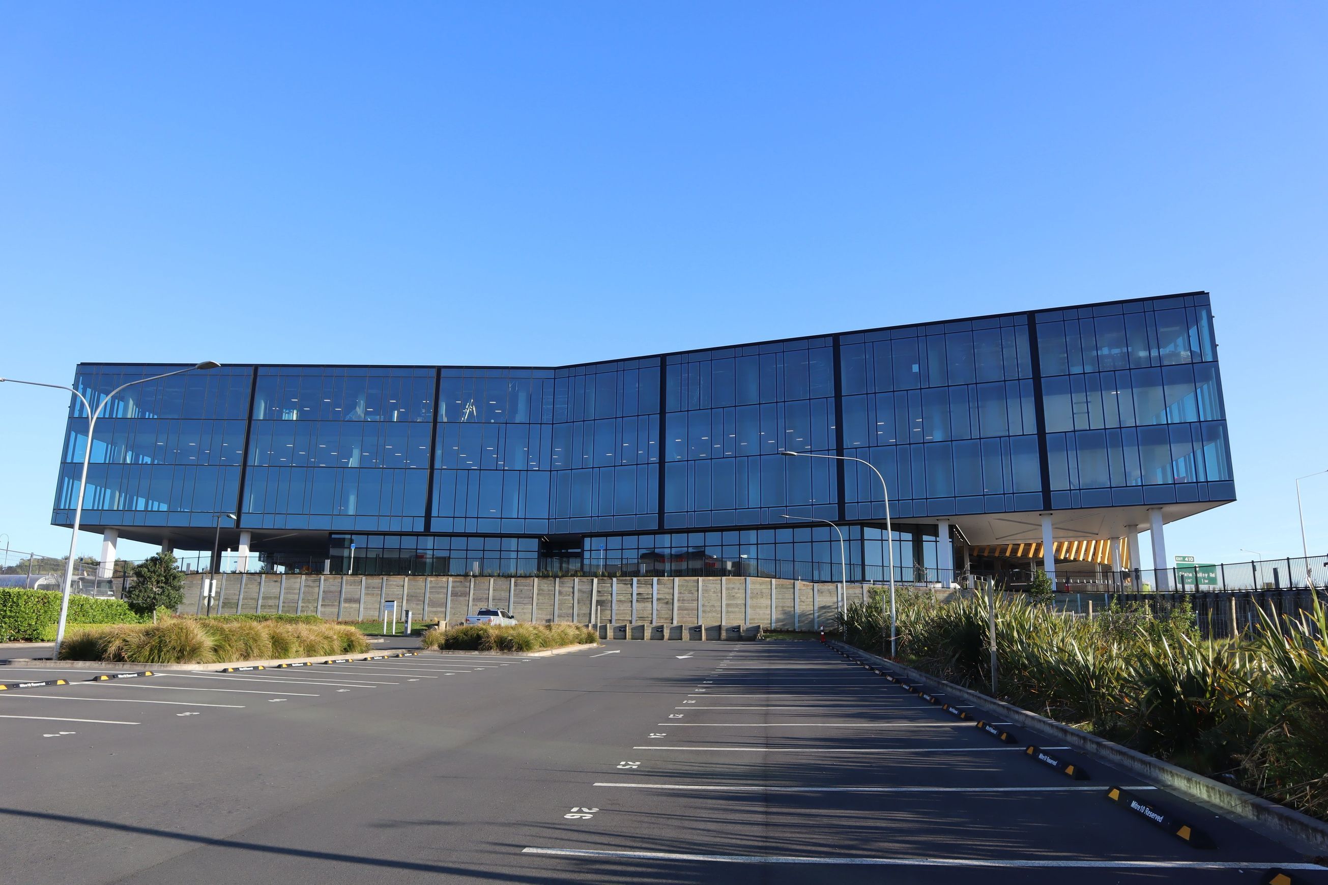 PW1000 4 sided flush glazed unitised curtainwall