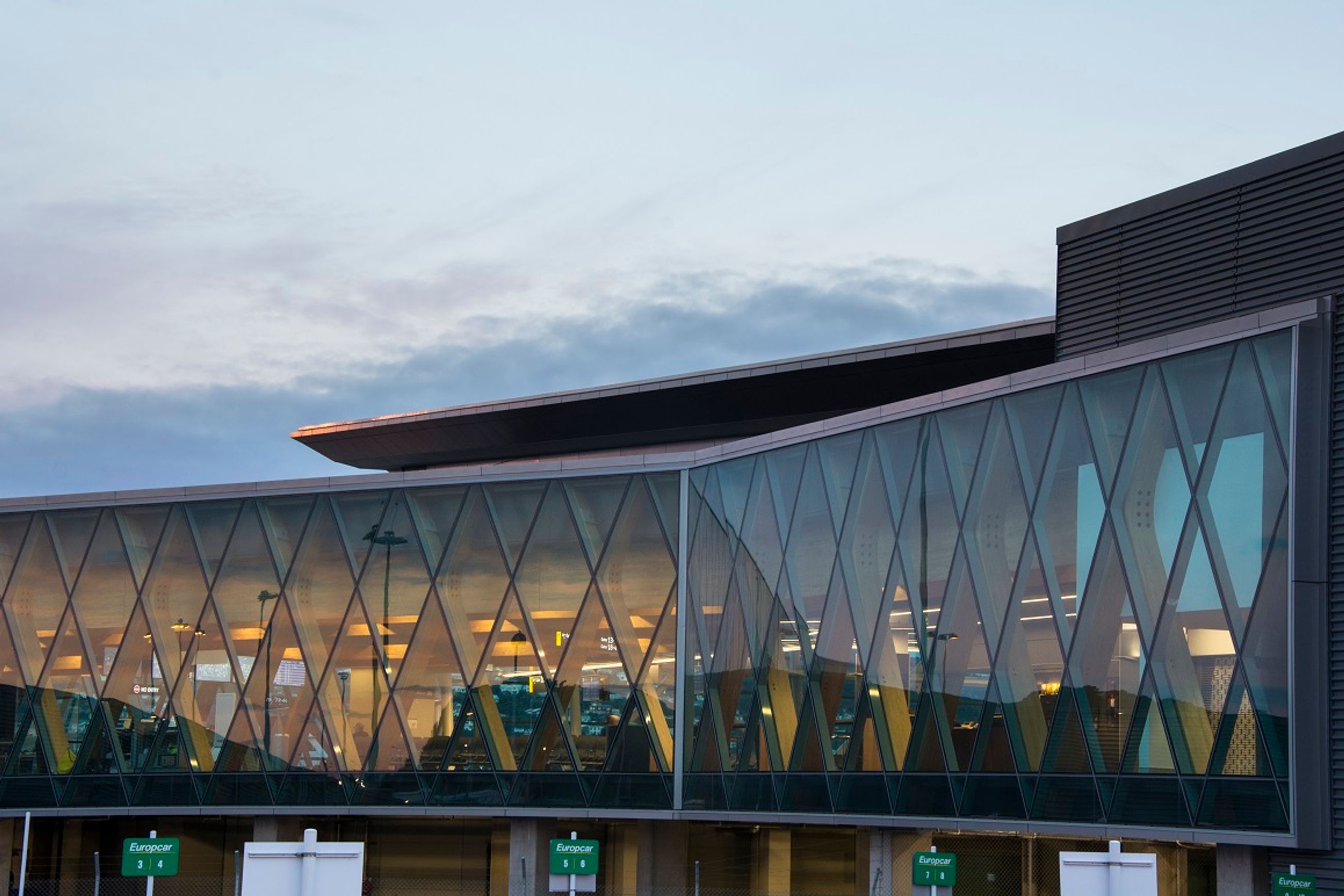 PW1000 4 sided flush glazed unitised curtainwall