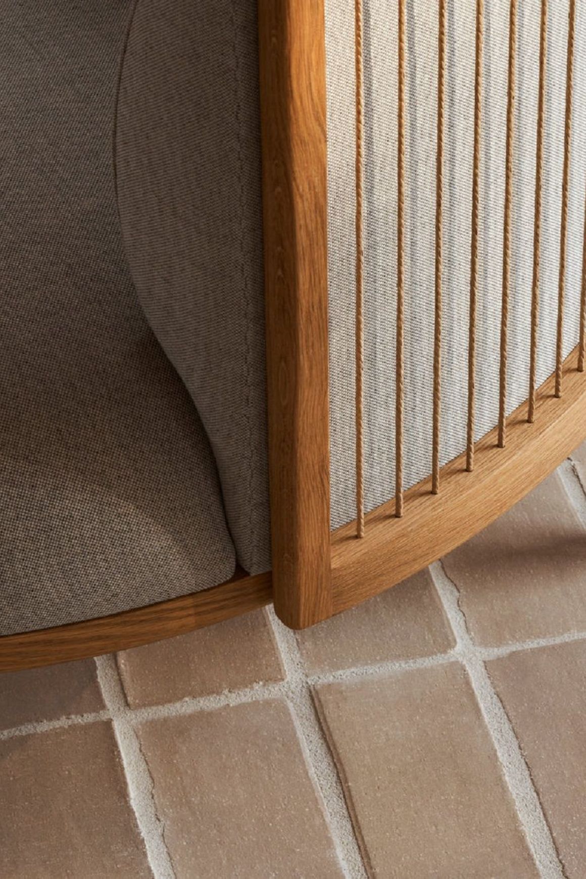 RF1904 Sideways Lounge Chair Oak Base