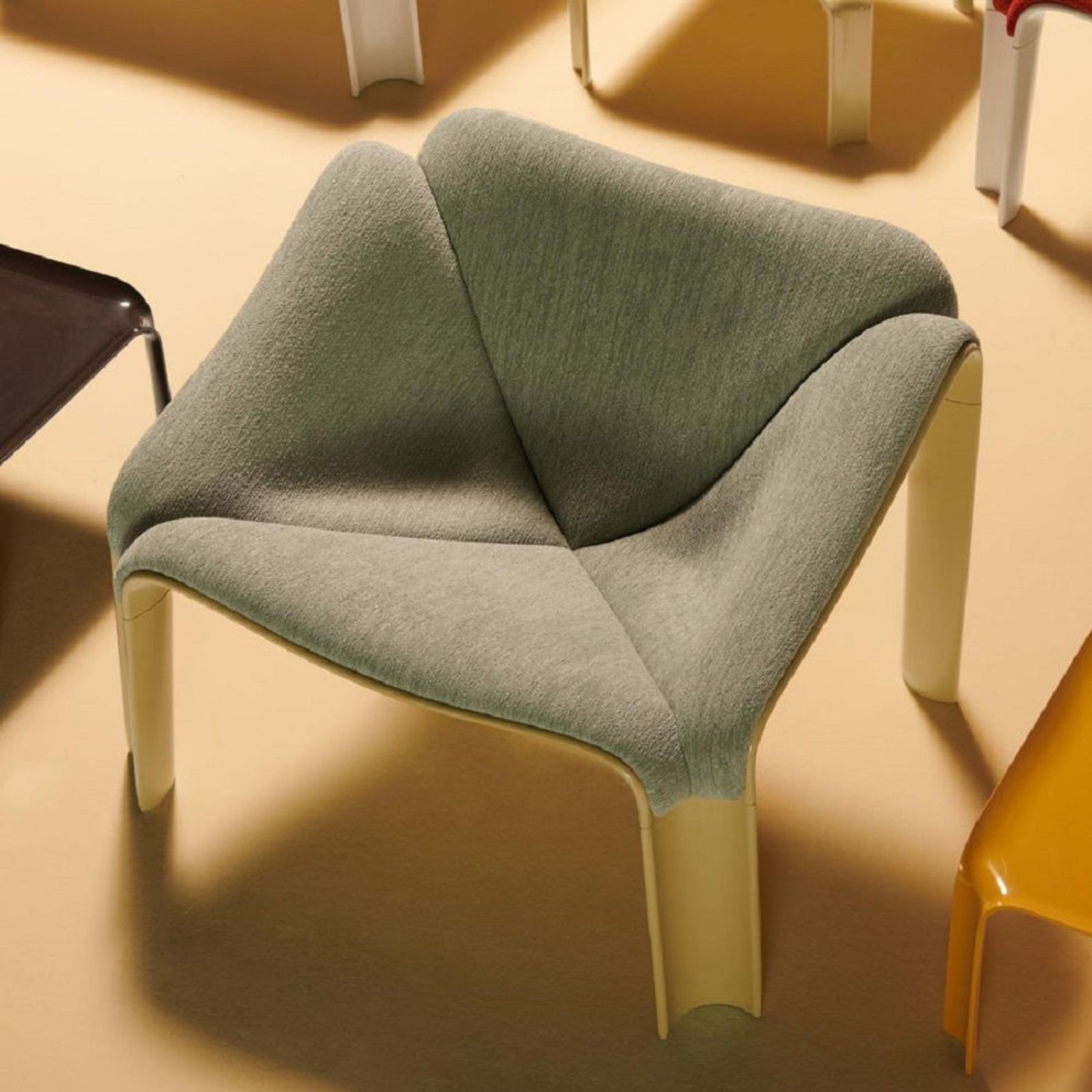 F300 Lounge Chair