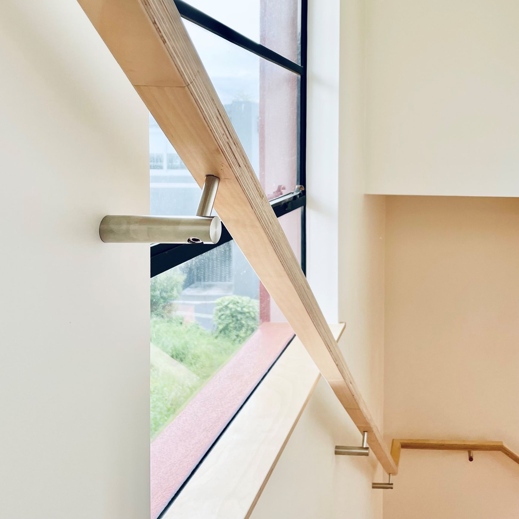 HB530 Round Stainless Steel Stair Rail Bracket