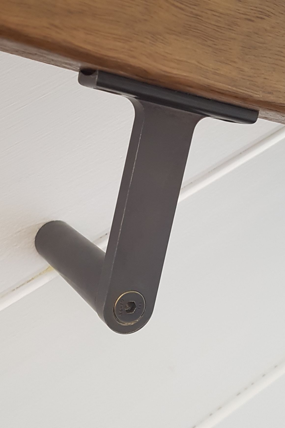 HB500 “T” Stair Rail Bracket
