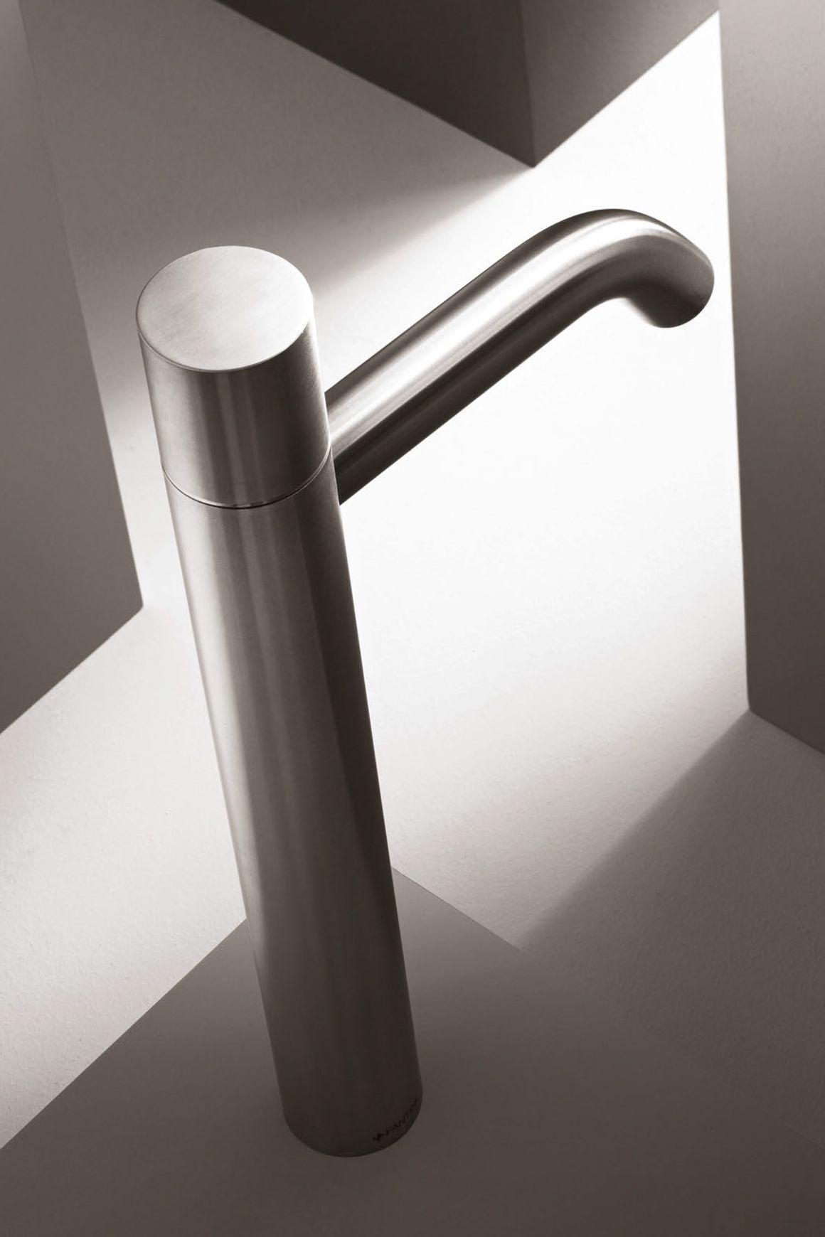 Nostromo Vessel Basin Mixer With Knob Handle