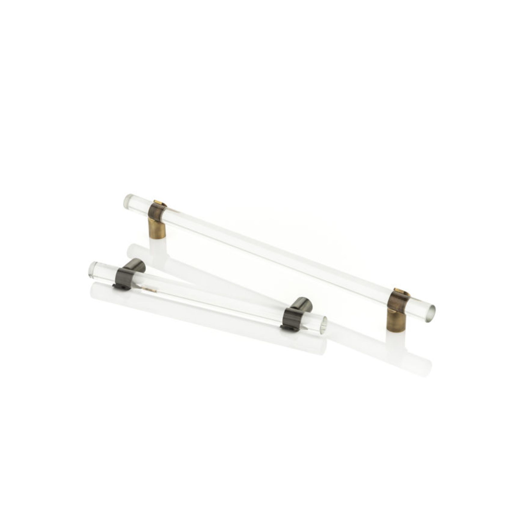 Joseph Giles - Snug Glass Cabinet Handle With Solid Brass Stems