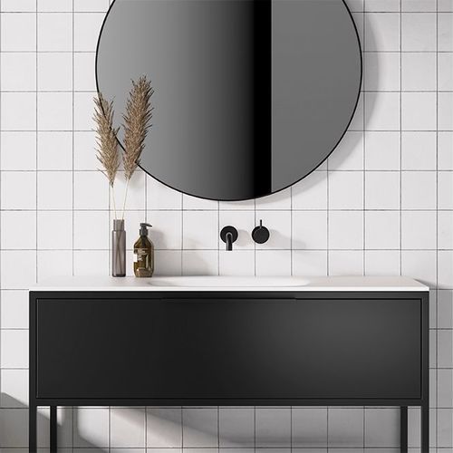 Frame 900 Round Mirror Black