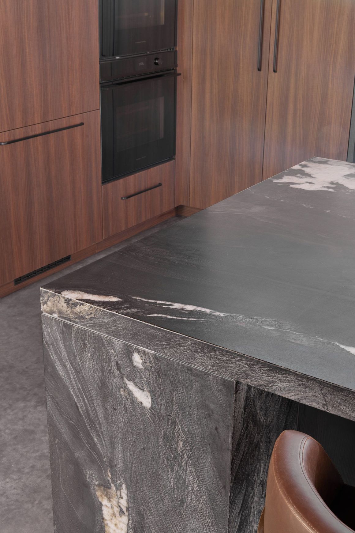 Natural Stone | Black Tempest Quartzite