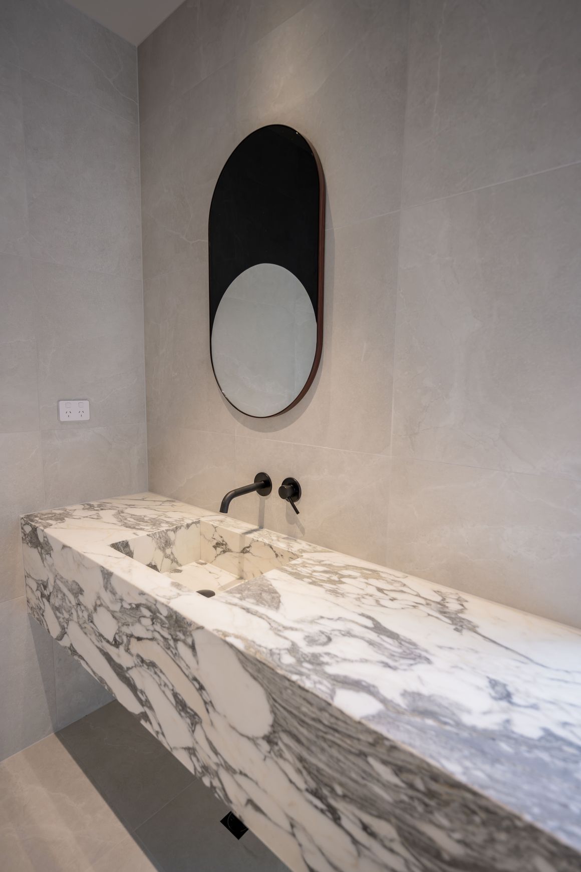 BATHROOM INTEGRATED VANITY