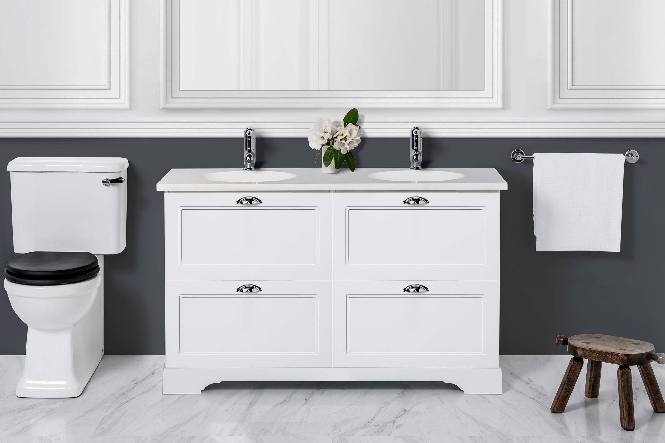 English Classic Floorstanding Vanity, 4 Drawers