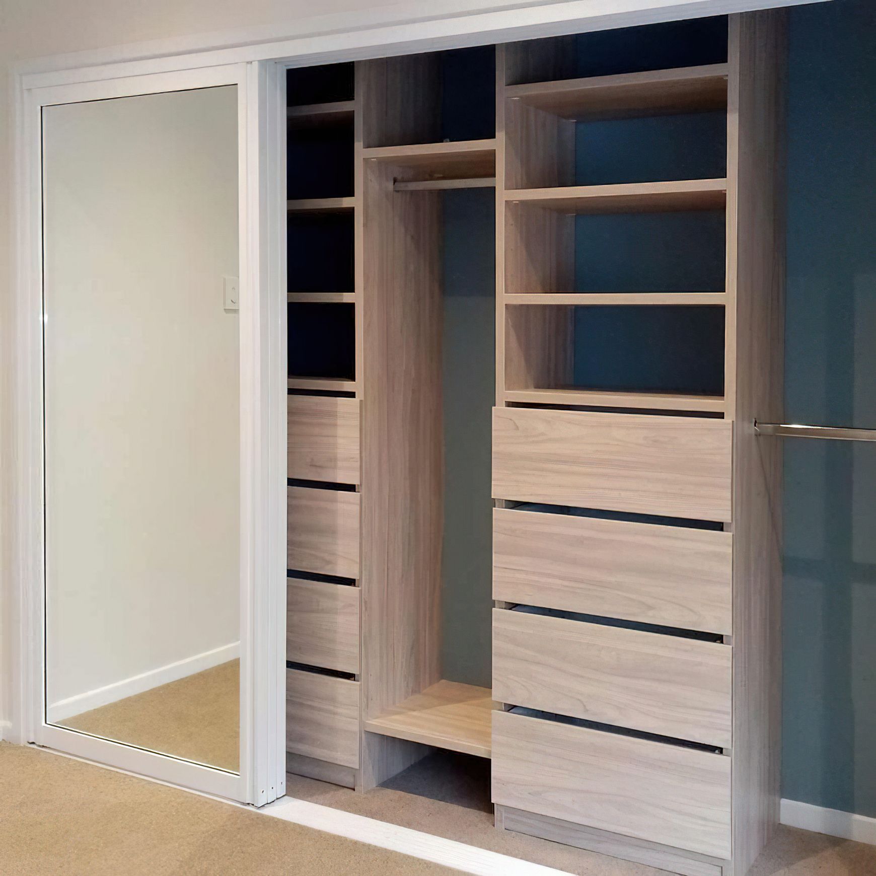 Reach-in Wardrobes