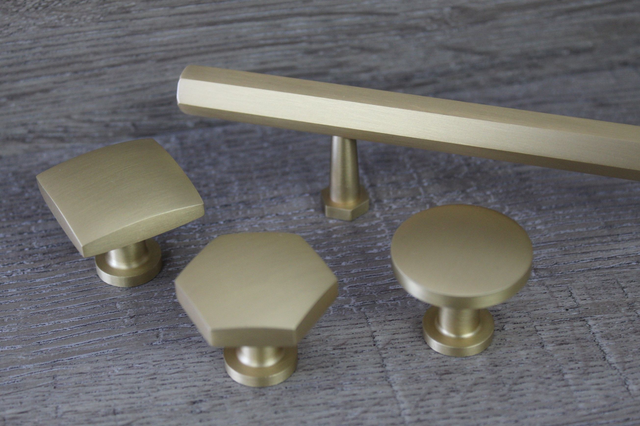 Wentworth Solid Brass Handle (No. 16)