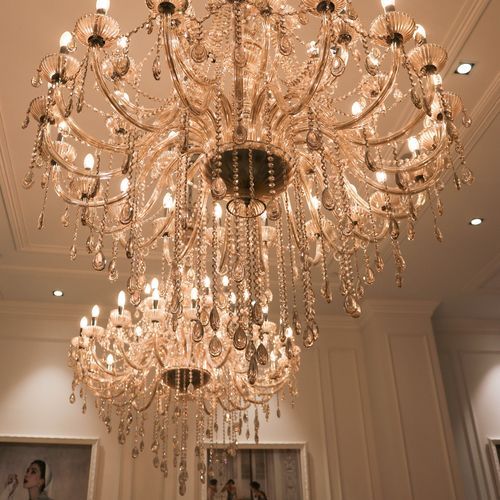 Hera 35 Light Chandelier
