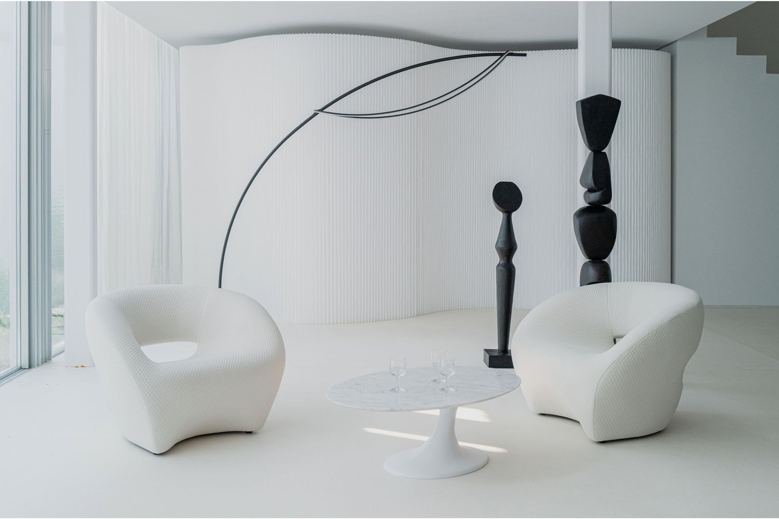 Speed Up Oval Cocktail Table