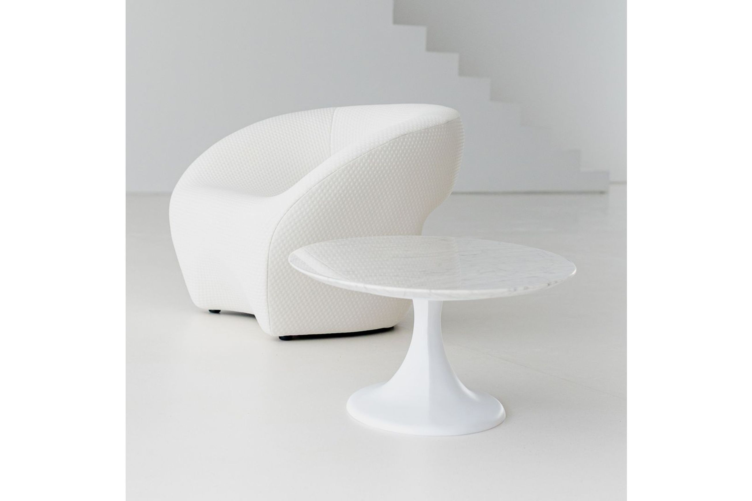 Speed Up Oval Cocktail Table