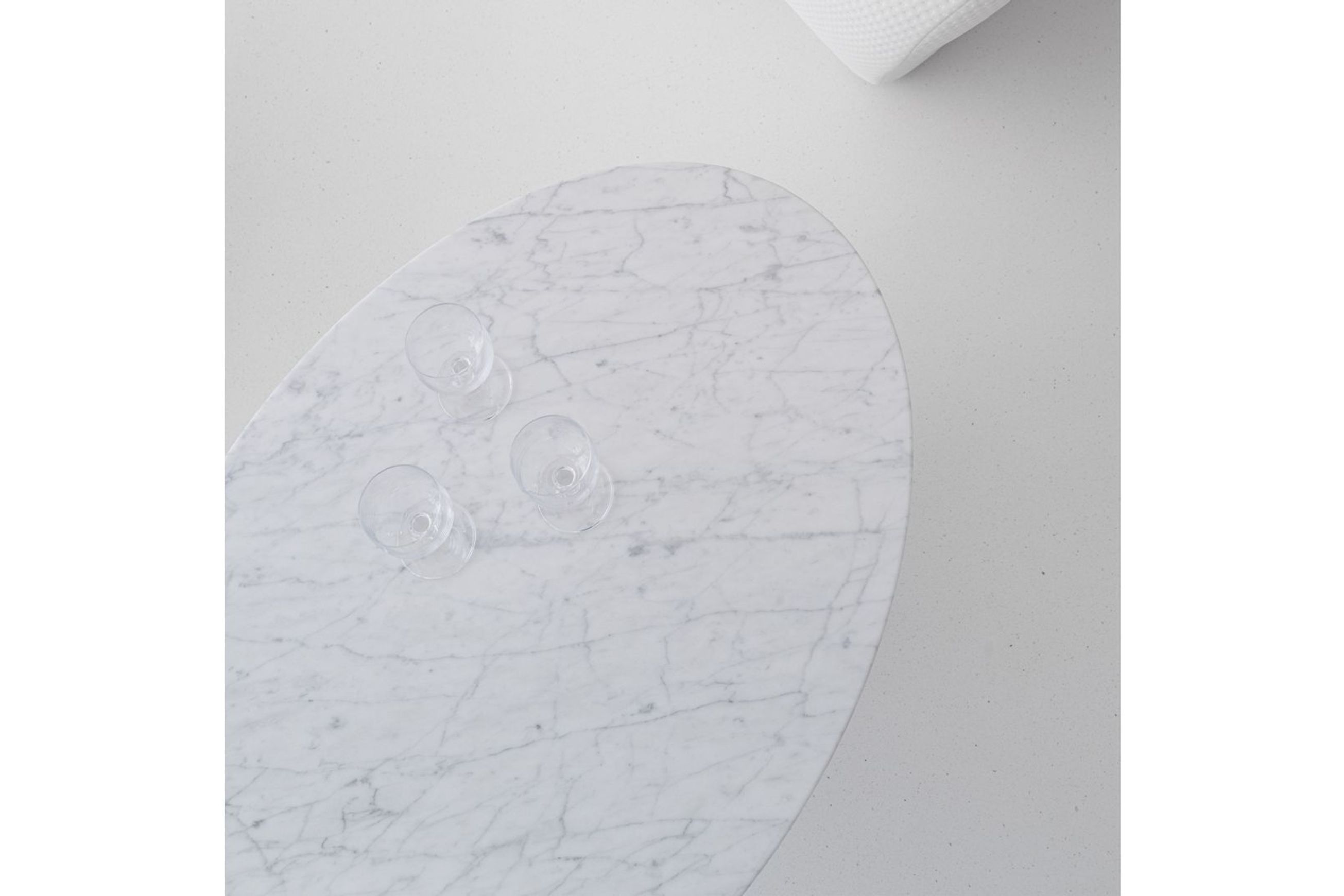 Speed Up Oval Cocktail Table
