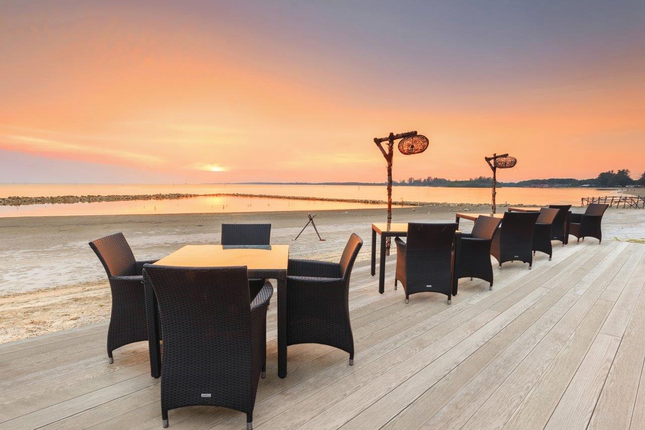 Millboard Limed Oak | Enhanced Grain Decking
