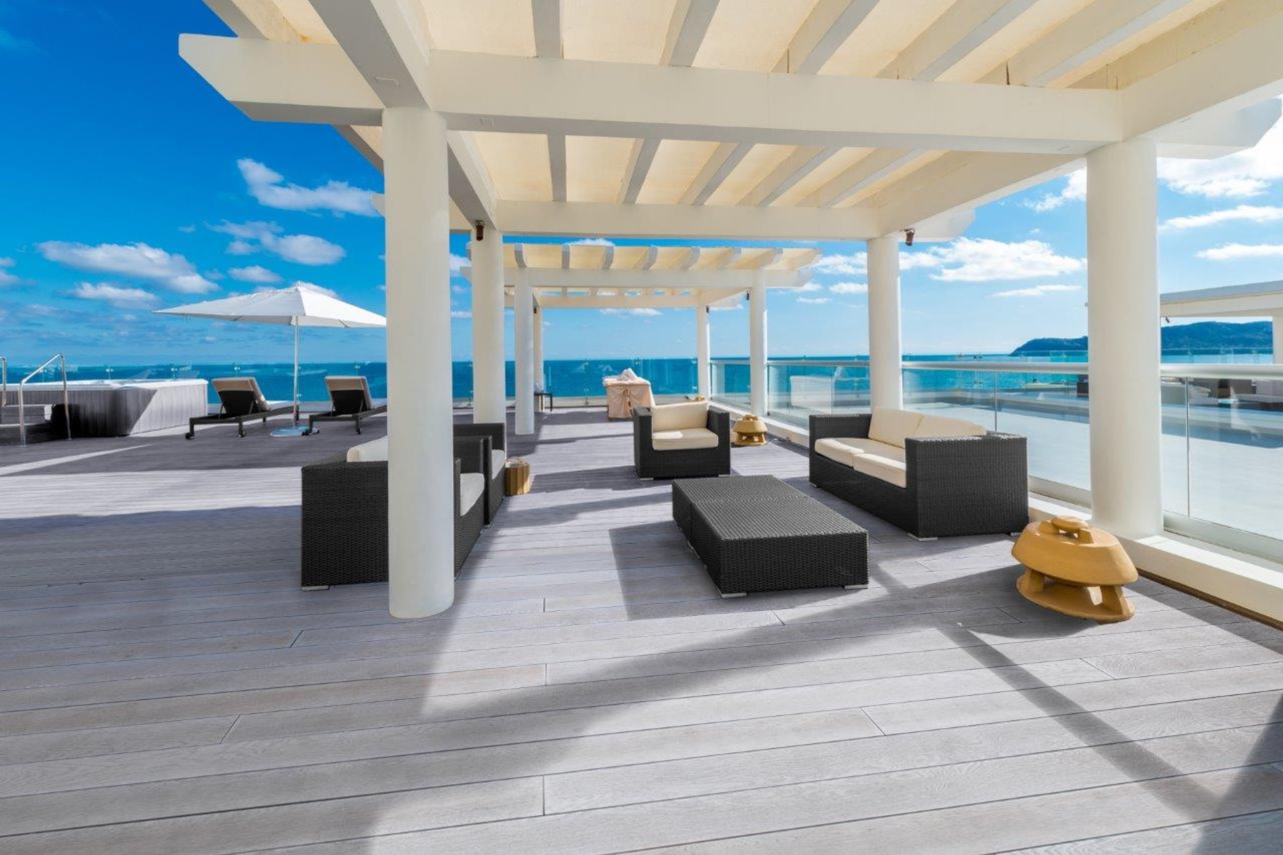 Millboard Smoked Oak | Enhanced Grain Decking