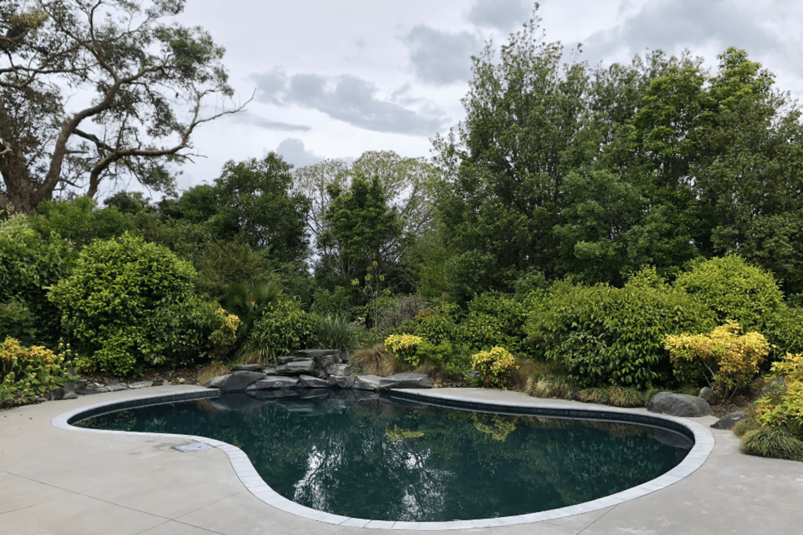 Black Maui Hydrazzo Pool Plaster