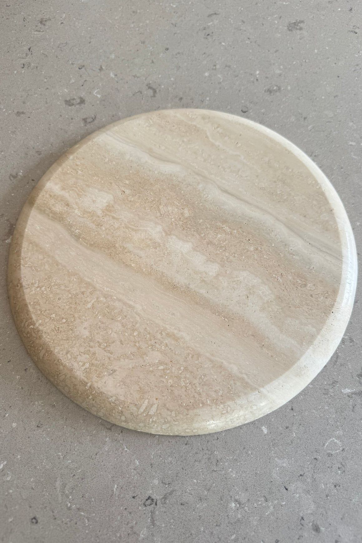 Round Tray - Veincut Travertine