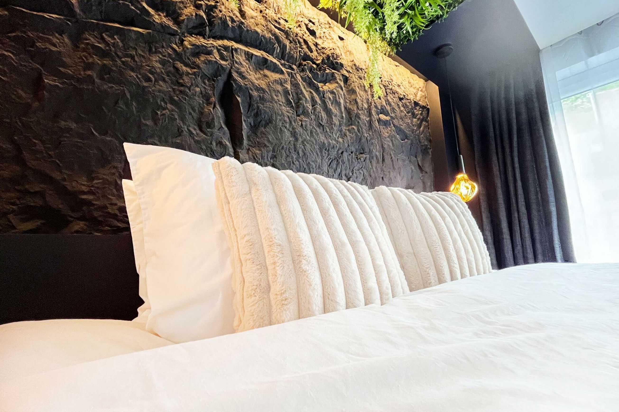 Rock Wall Panels by Muros - Decorative Stone Feature
