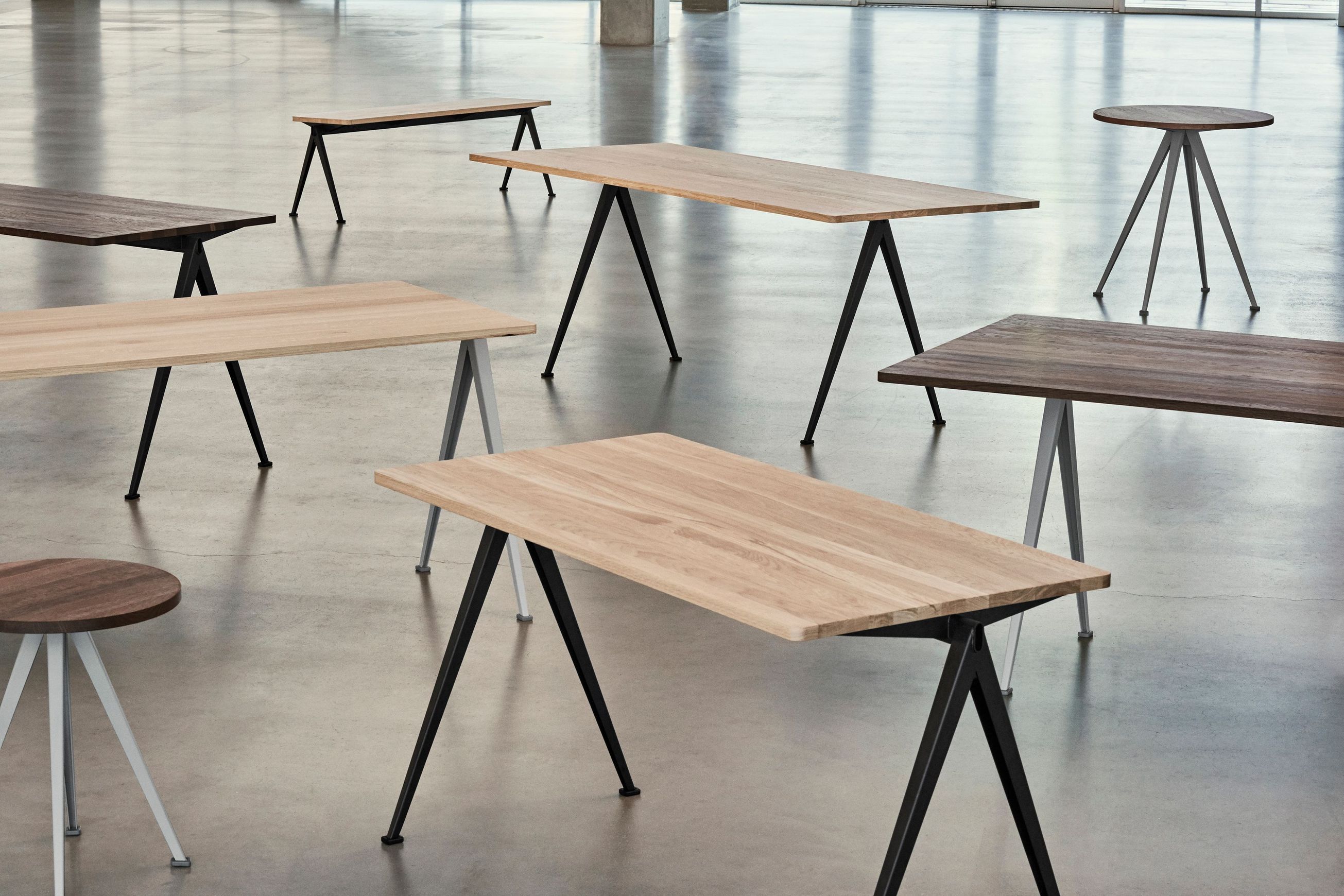 Pyramid Desk 01 HAY 