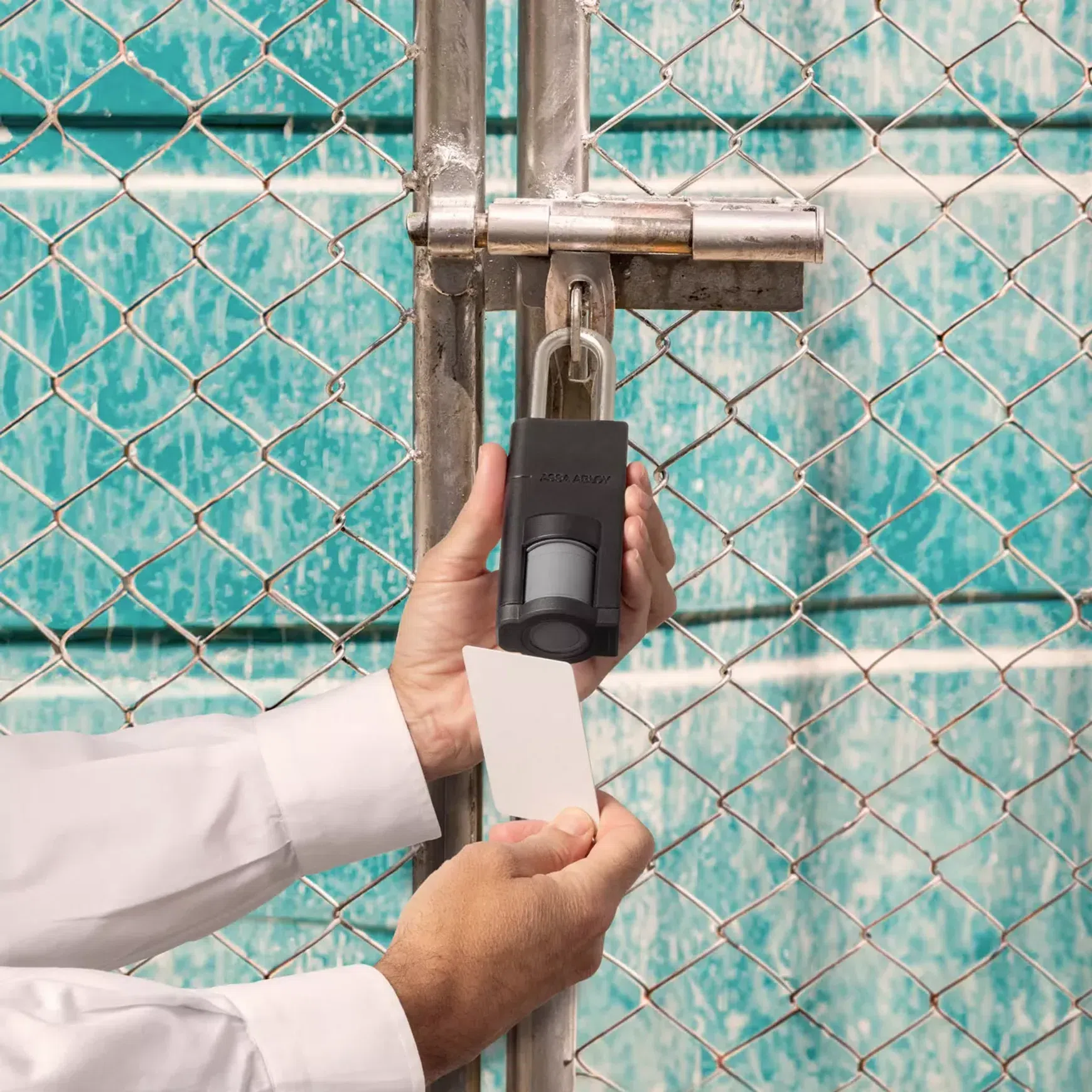 Aperio ® P100 Padlock Ape