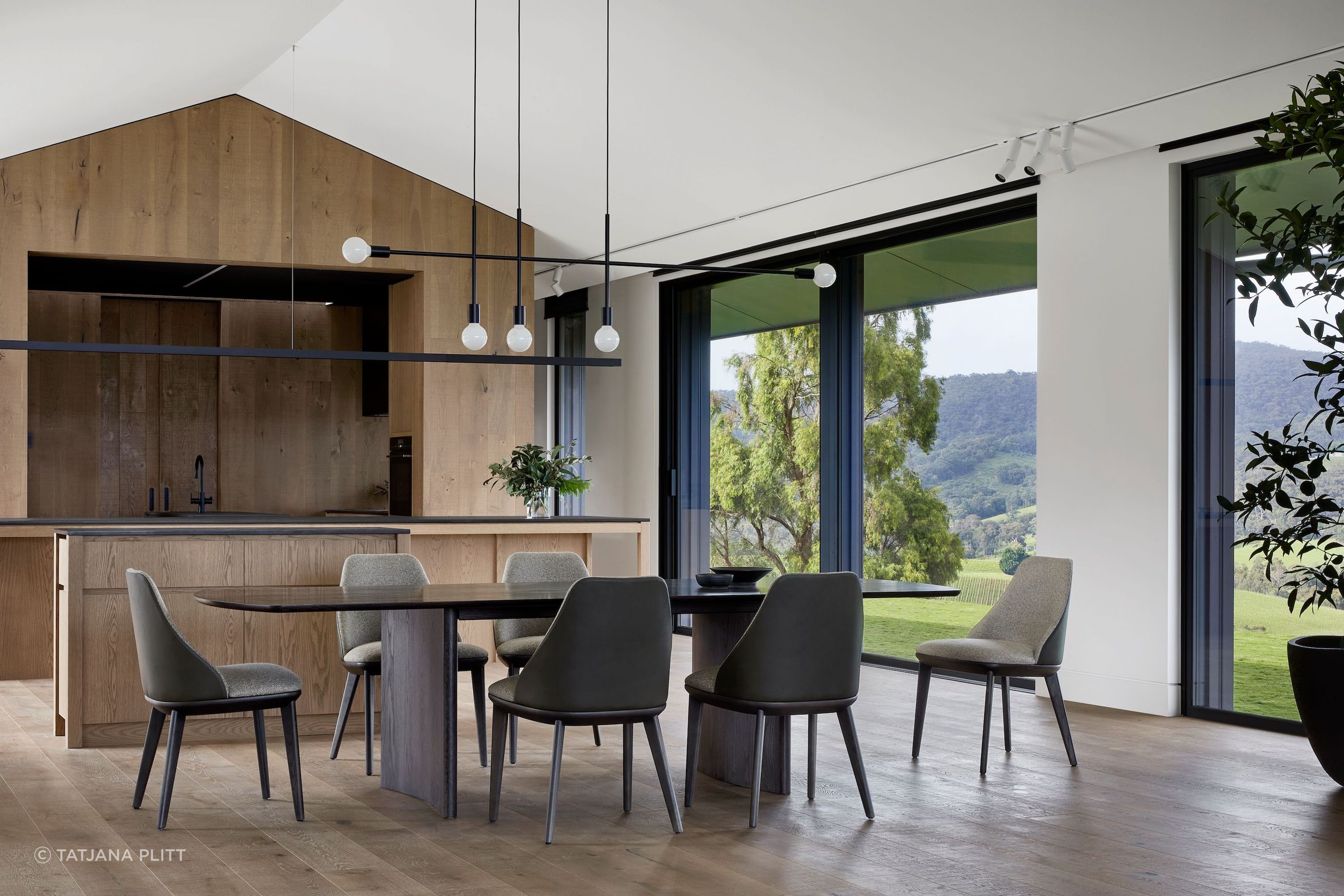 Johannna | High Back Chair
