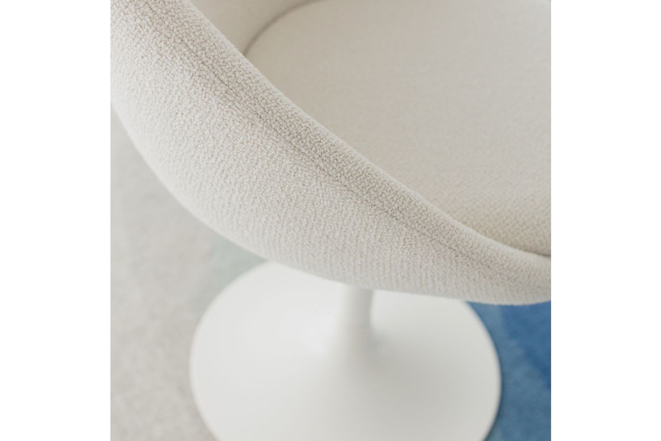 Isea Swivel Chair