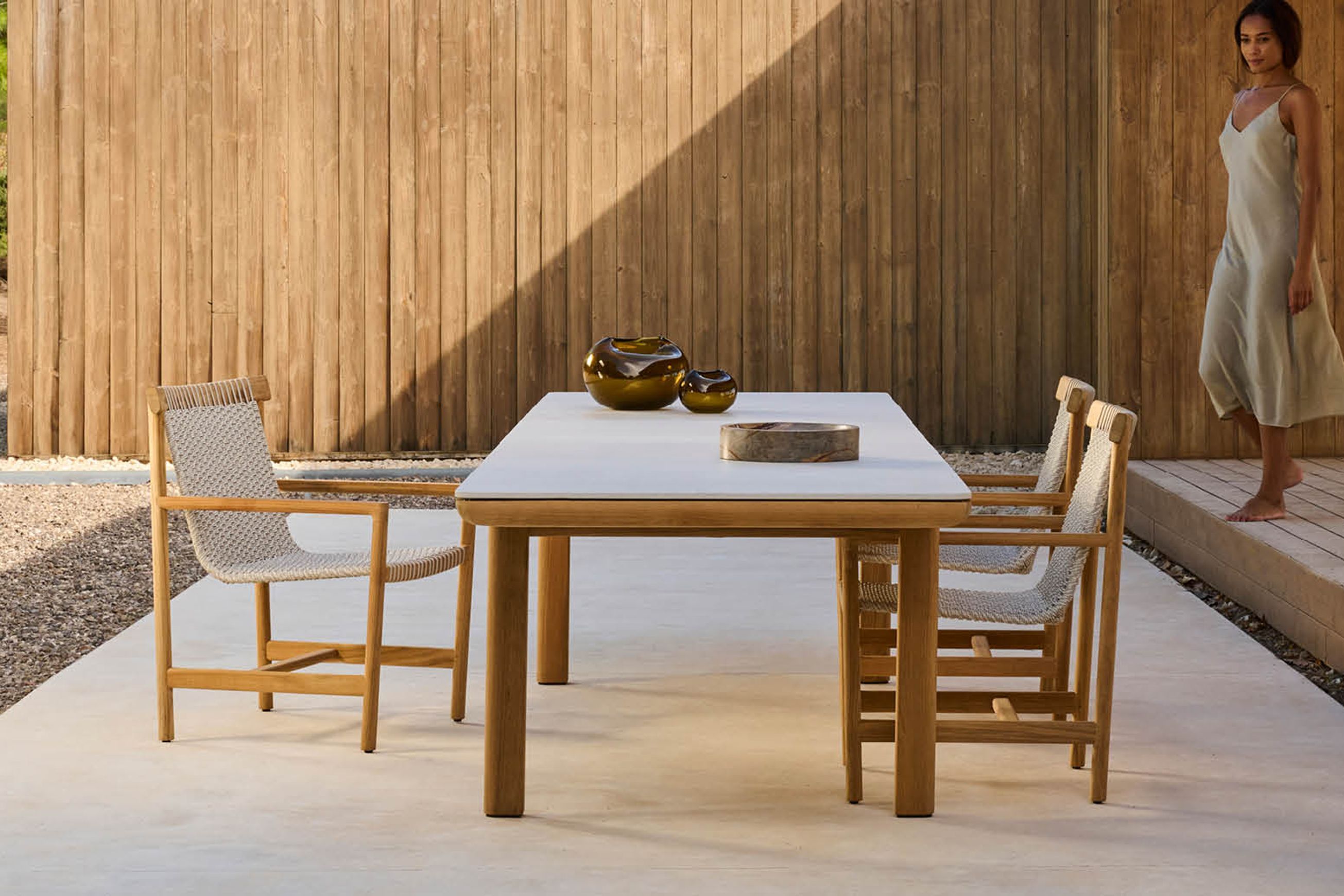 Amanu Dining Table