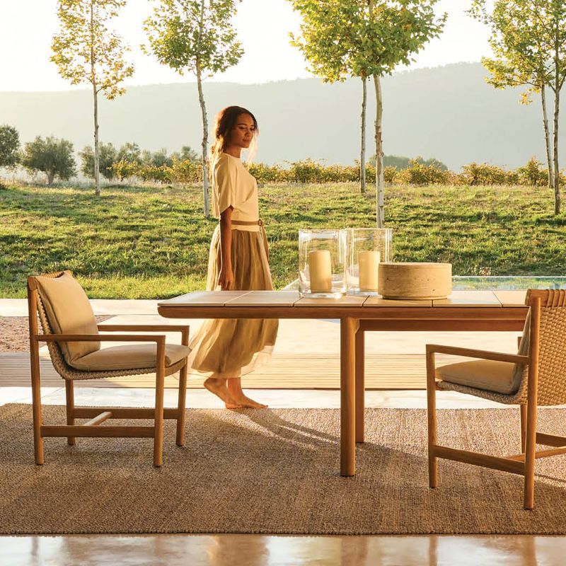 Amanu Dining Table