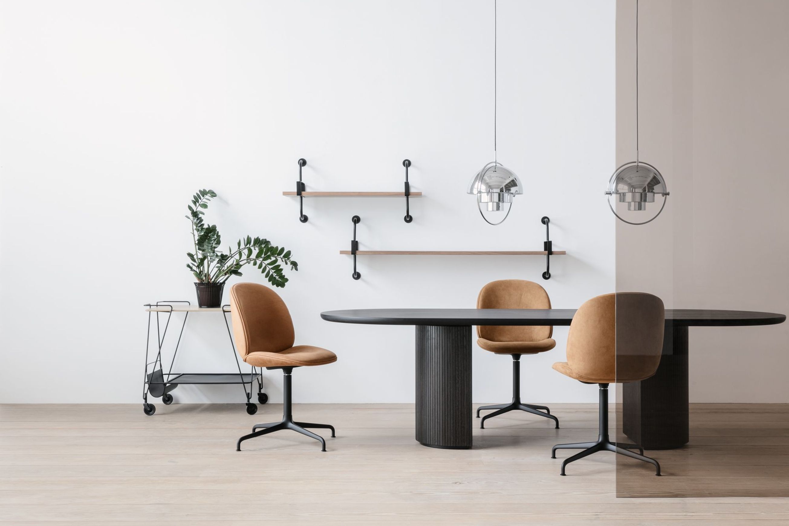 Moon Dining table by Gubi