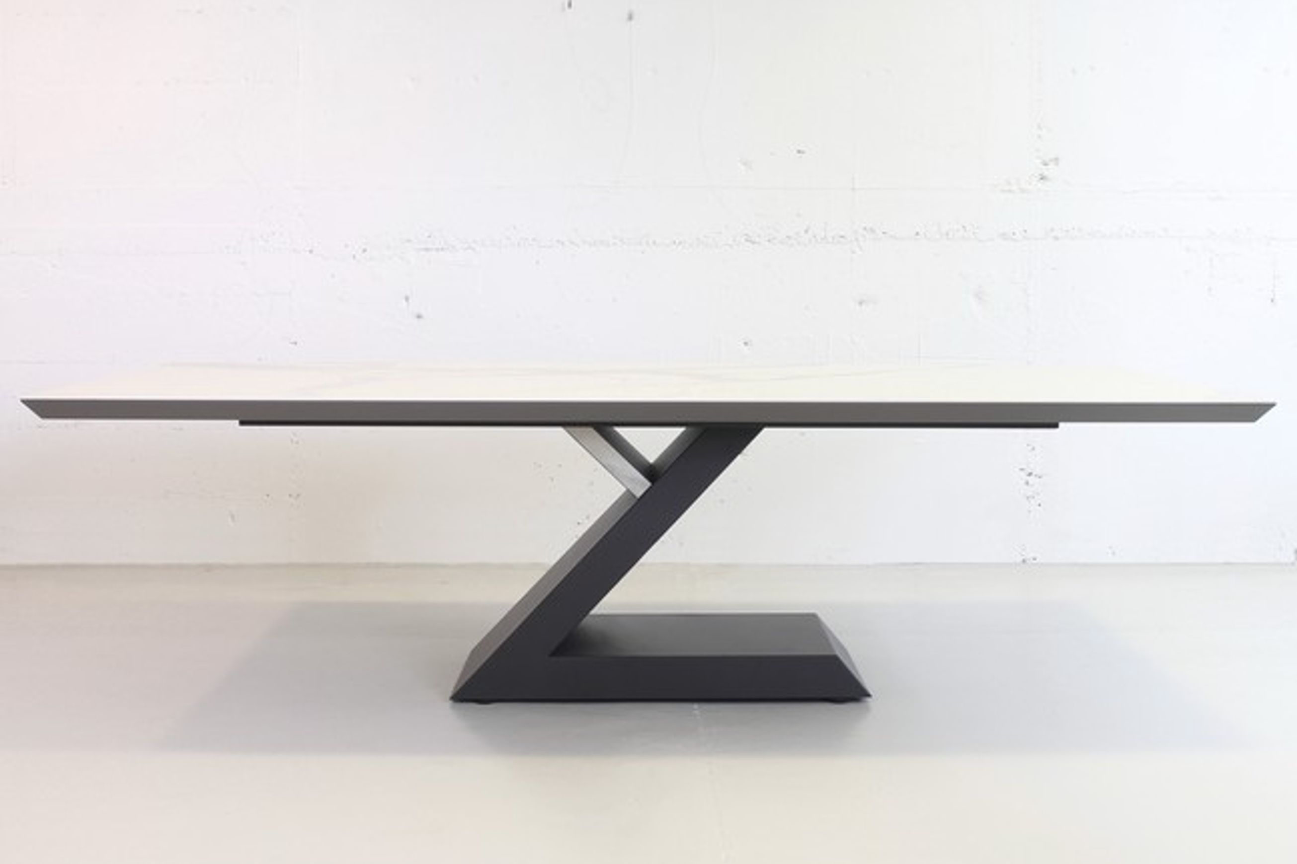 Zagor Dining Table
