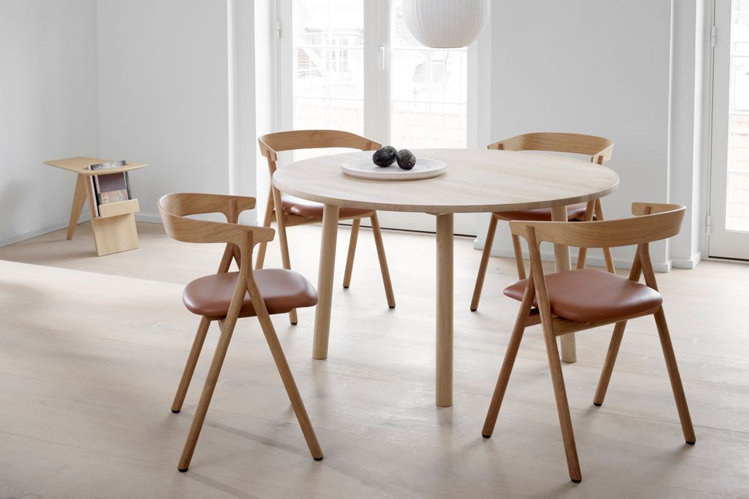 Taro Dining Table Ø120 by Fredericia