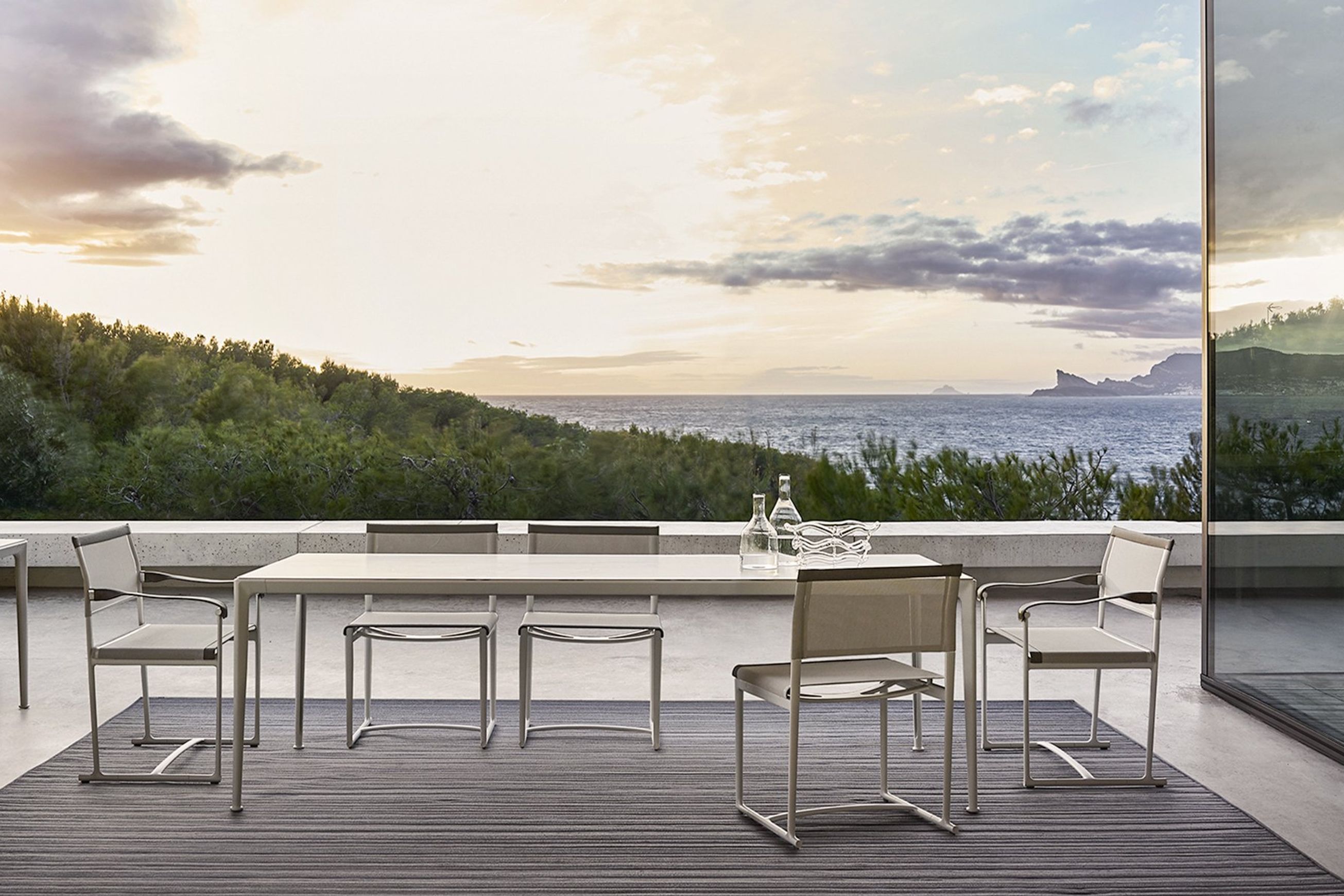 Mirto White Painted Square | Table