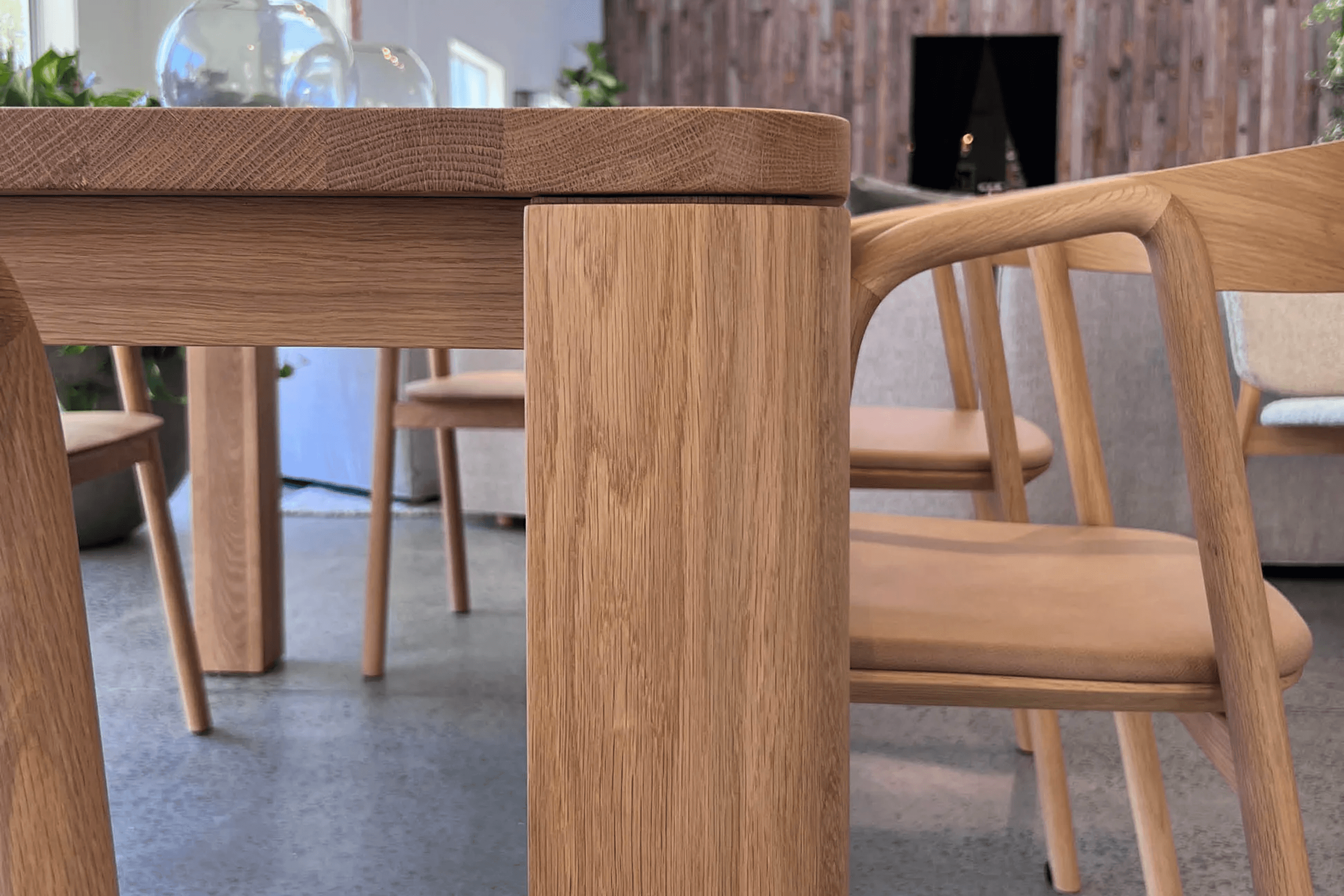 Oli Dining Table